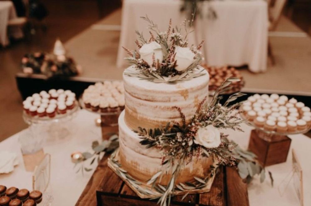 Village Flower Shoppe Weddings - Wedding Flowers on Wedding Cake